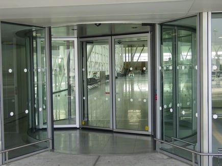 5 Revolving Door Safety Tips to Avoid Injury with Public Users